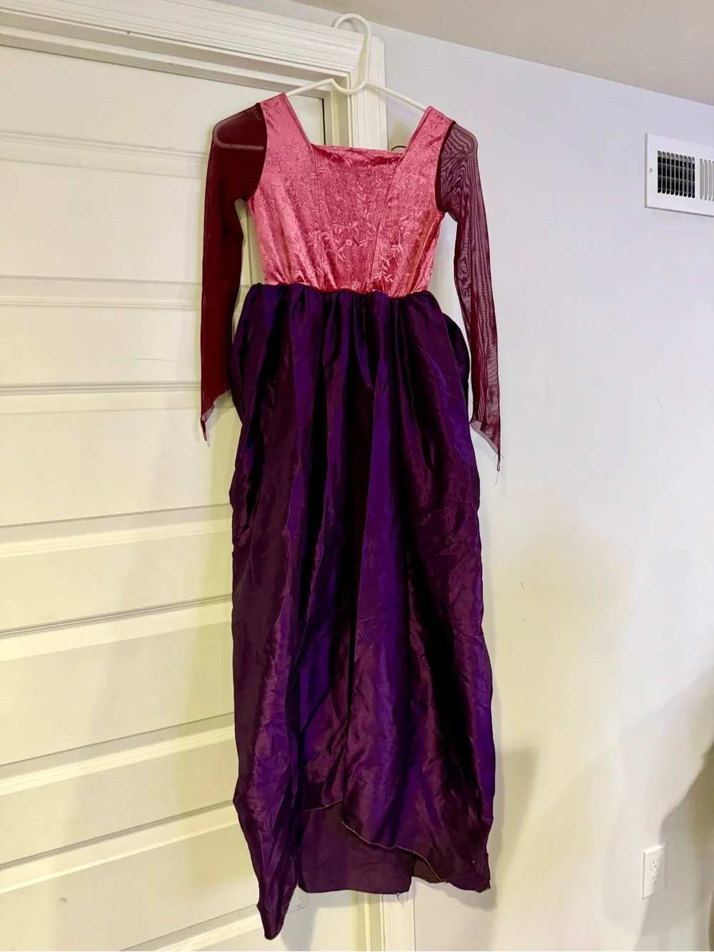 Sarah Sanderson costume